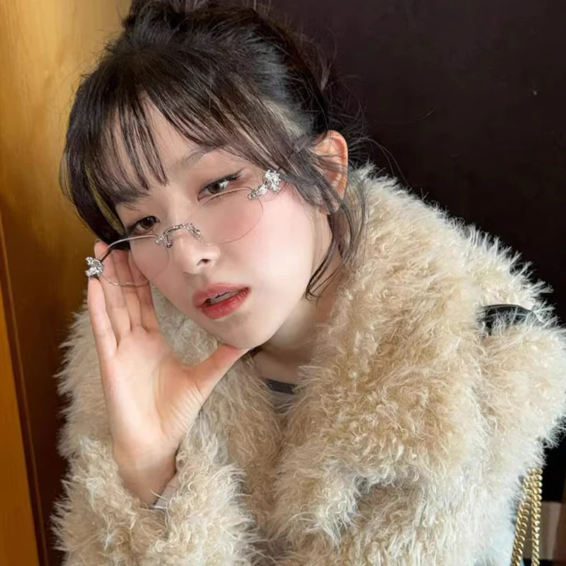 Gafas sin marco a la moda para mujer, montura de gafas de moda con tachuelas de diamantes personalizadas de cara pequeña, estilo puro deseo de alta gama