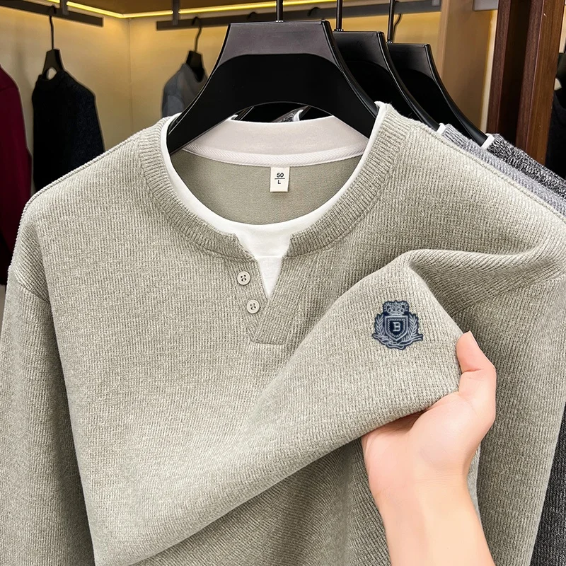 Herren Herbst O-Ausschnitt Zweiteiler-Optik T-Shirt Einfarbig Bestickt Lässiger Langarm-Pullover Neue Vielseitige Herrenbekleidung – Detail 4