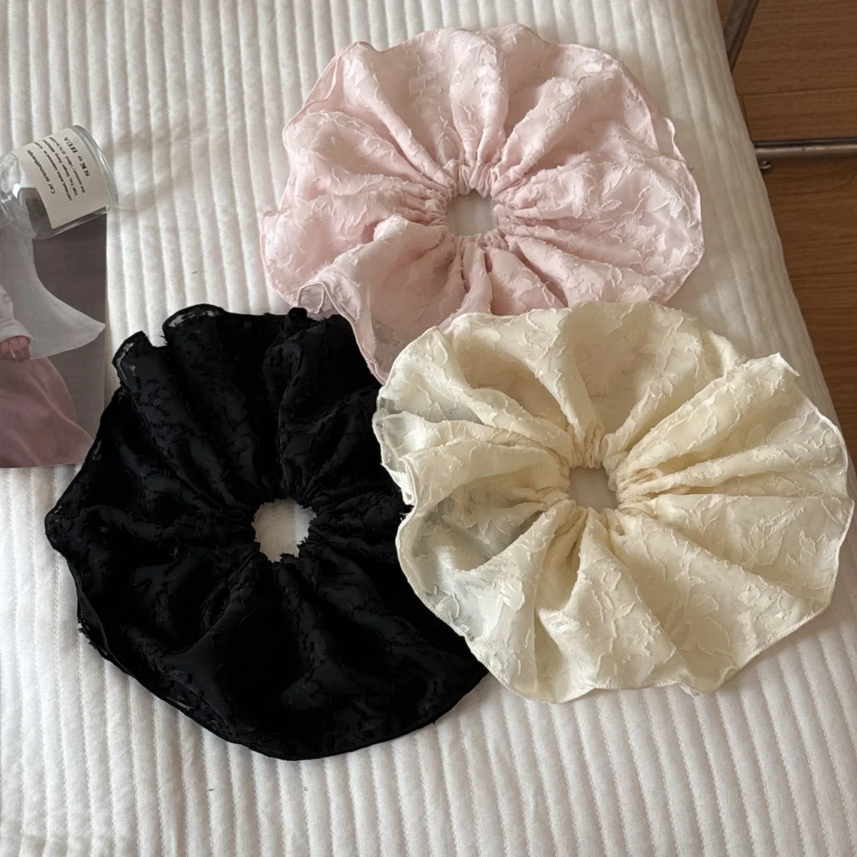 26 cm Spitze, plissiert, Dickdarm-Haarband, doppellagig, übergroß, Premium-Haarseil, Gummiband, Kopfschmuck – Detail 5