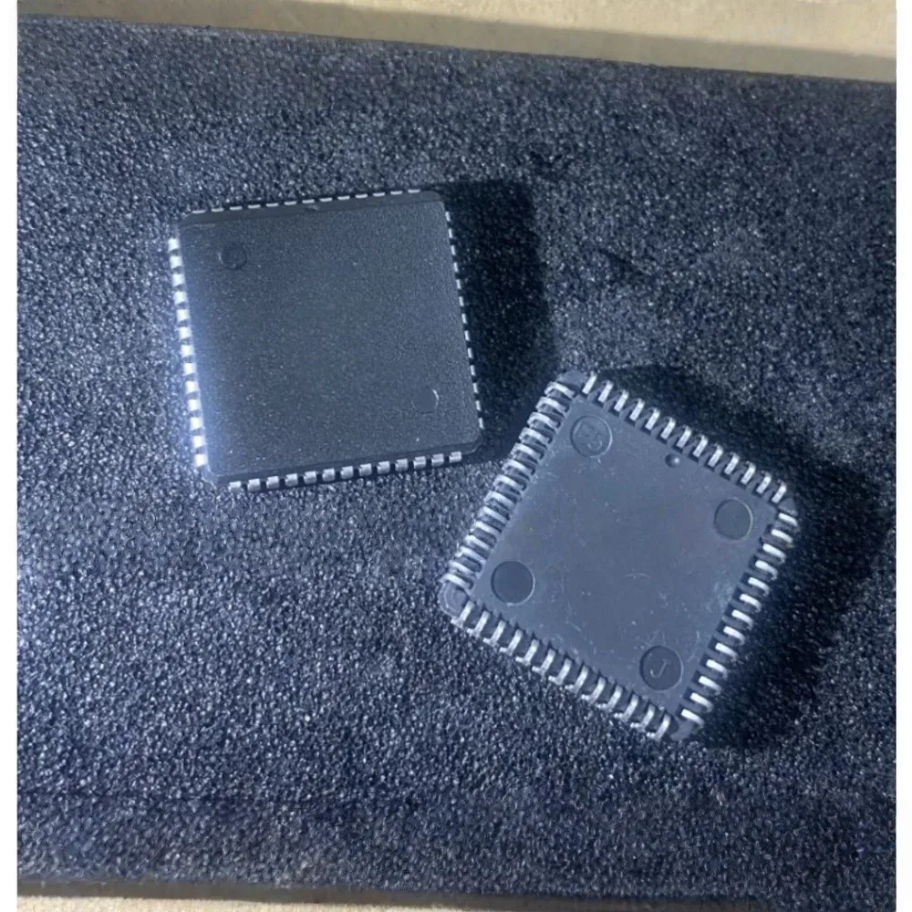 5pcs/lot MC68HC711E9CFN28 MC68HC711 MC68HC11E1CFNE2 PSD813F2A-90JI PSD813F2A-90J CY7C131-55JC CY7C131 PLCC-52