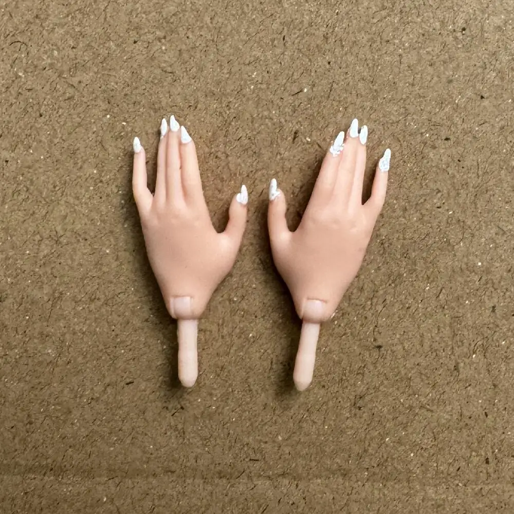 Original Big Sister Doll Ersatzhände LOLS Braun Weiß Hautton Nägel mit rosa grüner Maniküre – Detail 2