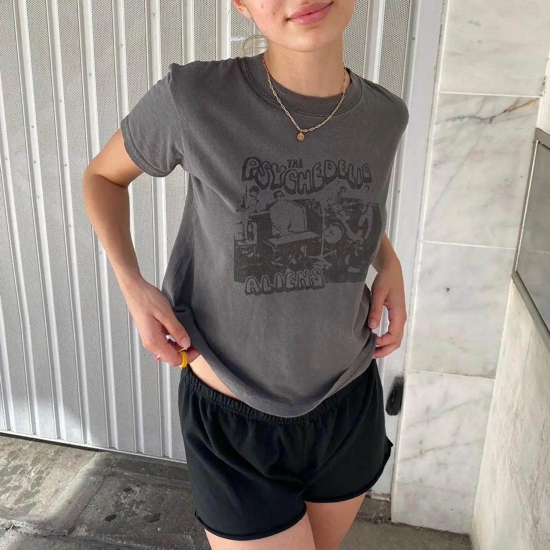 Klassische Rock Grafik T-Shirts Frauen lässig Sommer grau o Hals Kurzarm Baumwolle Crop Top Vintage Streetwear schlanke y2k T-Shirts schick – Detail 2