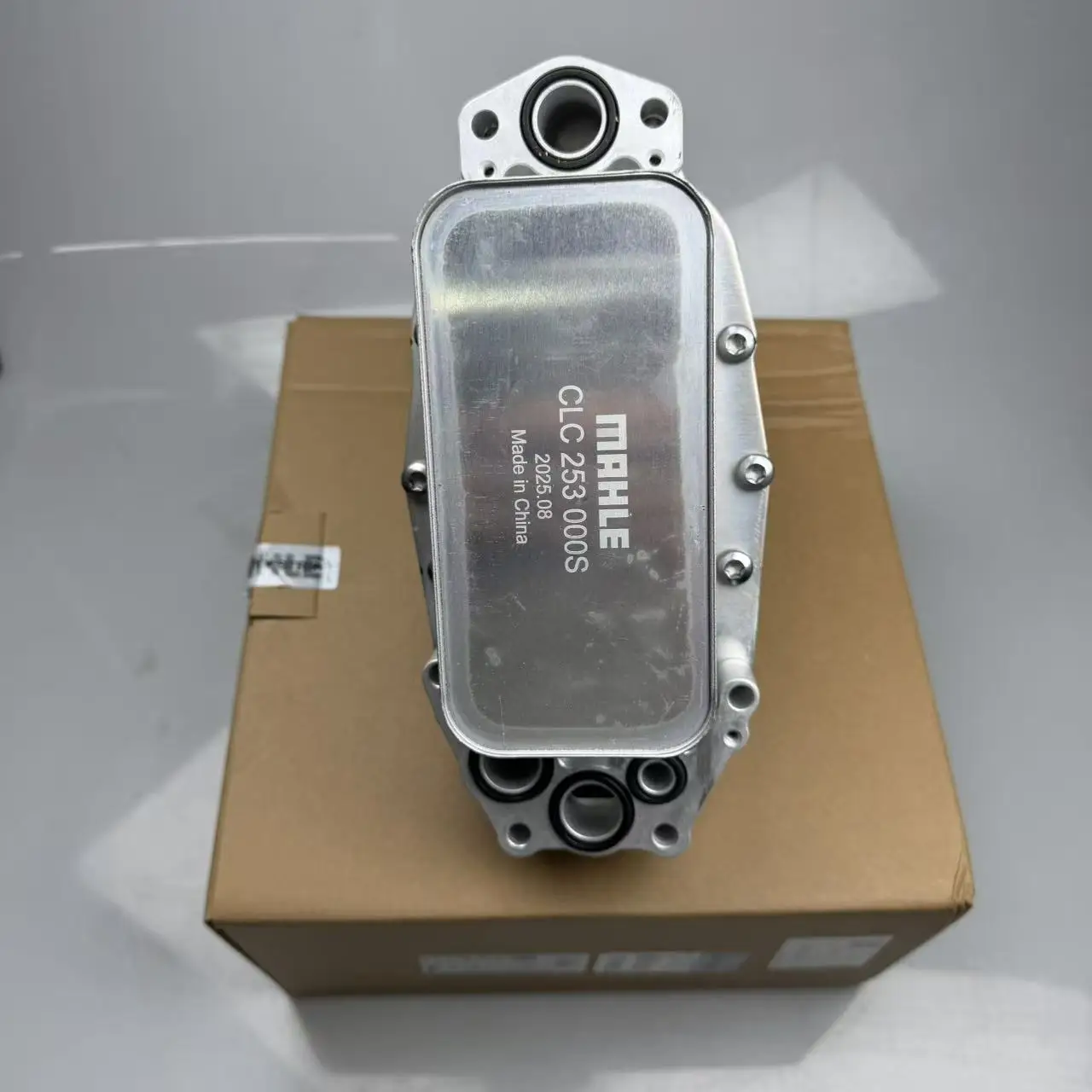 OEM LR040738 Engine Oil Cooler Assembly for Land Rover Discovery IV L319 V L462 Range Rover IV L405 Range Rover Sport I
