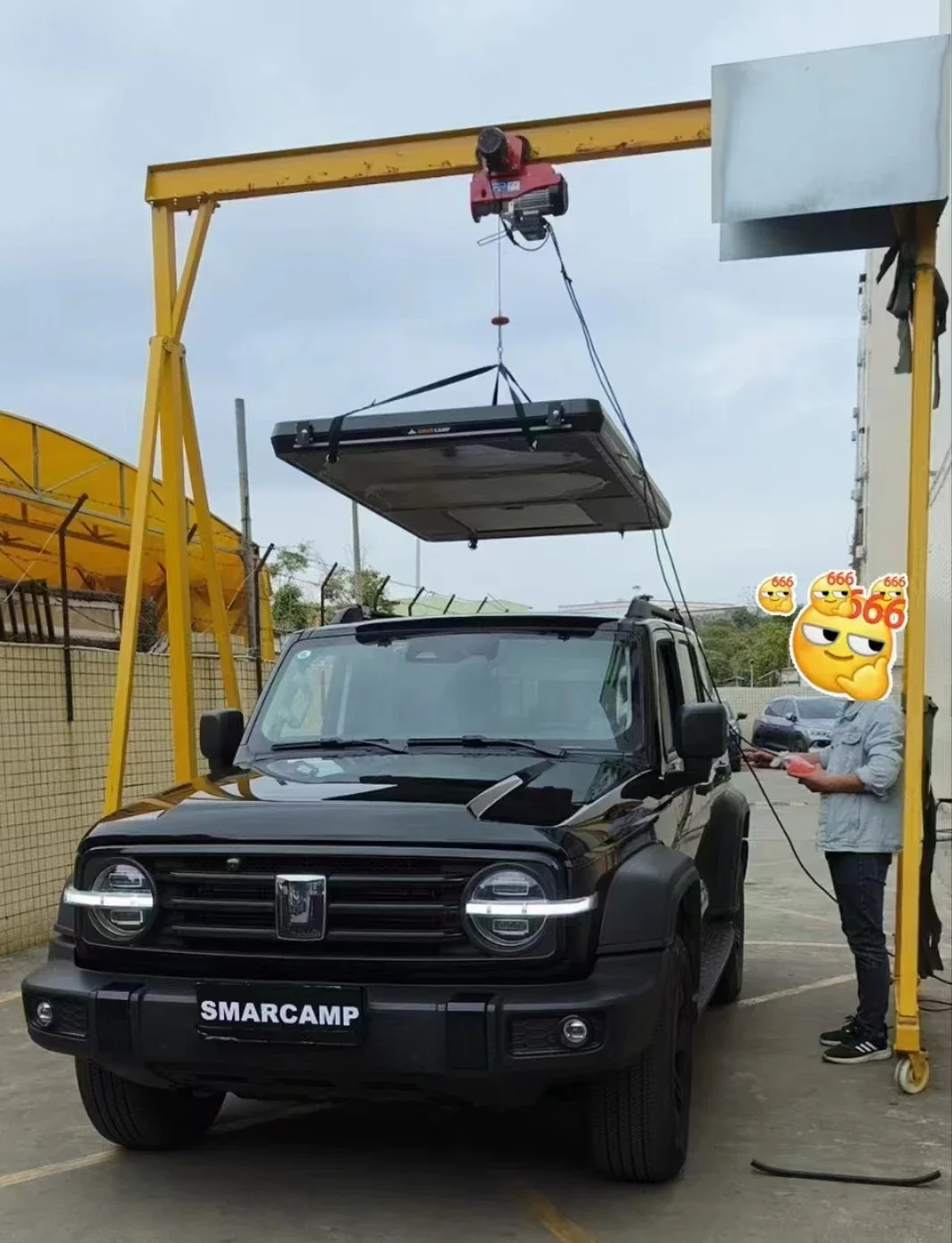 Factory Supply Style Roof Top Tent Aluminum Hard Shell Triangle Clamshell Car Rooftop Tent