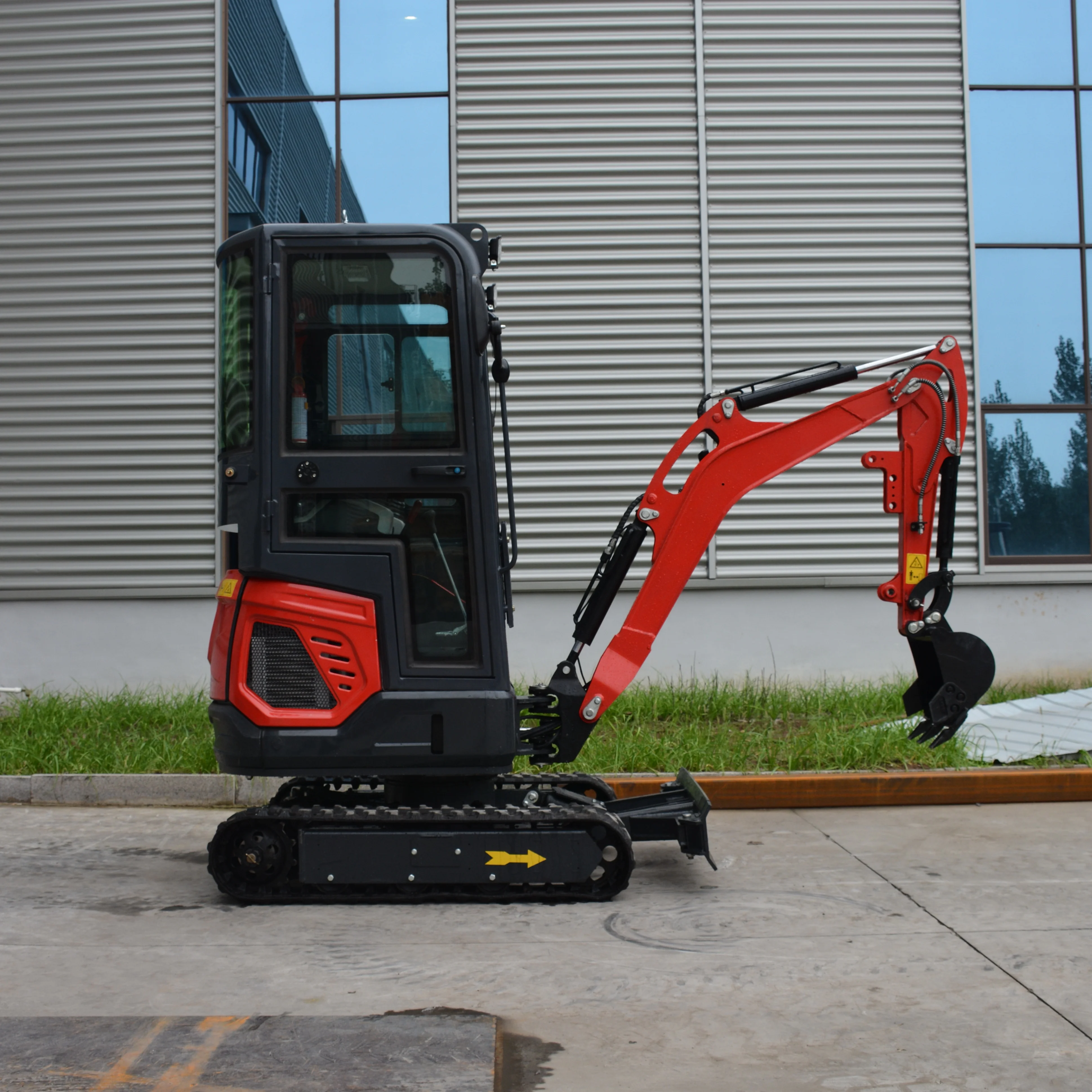 

Оригинальный новый мини-гусеничный экскаватор 1 тонна 1,8 тонны 2 тонны мини-гидравлический экскаватор продается по низкой цене