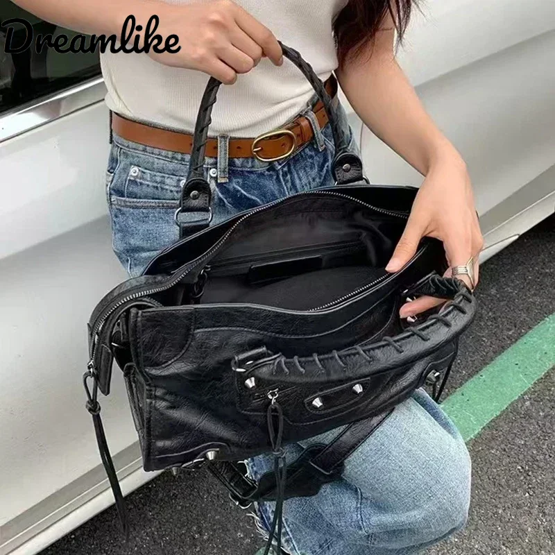 

Street Style Rivet Tote Bag Black Large Capacity Single Shoulder Bag Crossbody Bag Retro Motorcycle Handbag Fashionable Bags