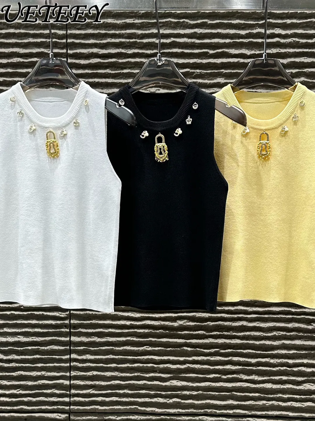 

Черный вязаный жилет без рукавов с бисерным декором для женщин, новинка 2026 года, приталенная верхняя одежда, базовая рубашка, однотонный универсальный топ