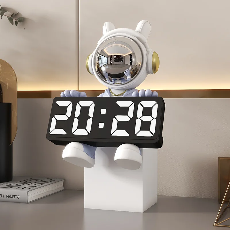 Astronaut Living Room Decoration Desk Clock Mute Watch Nightstand Alarm Clock Desktop Gadgets Restaurant Clock Home Decor Items