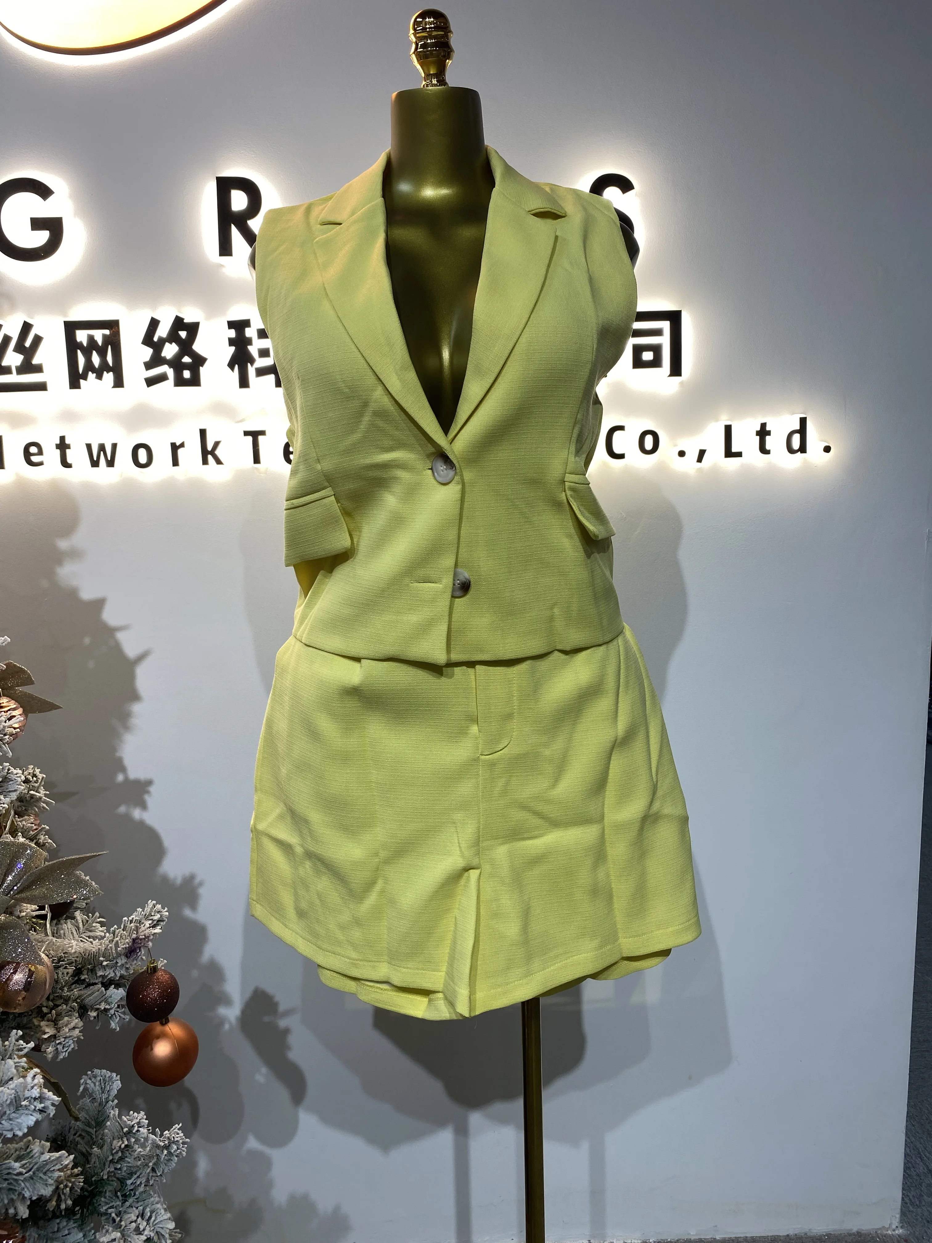 

Summer and autumn European and American trendy solid color sleeveless polo collar women's clothing-GZMM073