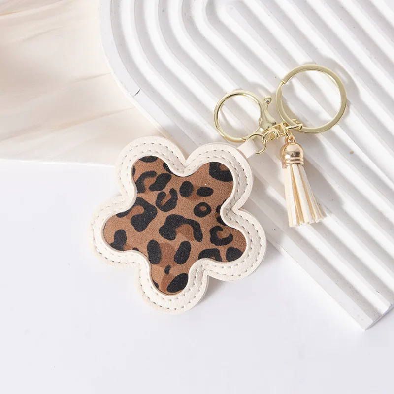 

Leopard Print 5-Petal Floral Bag Charm: Leather Keychain Pendant for Luxury Bags, DIY Accessory
