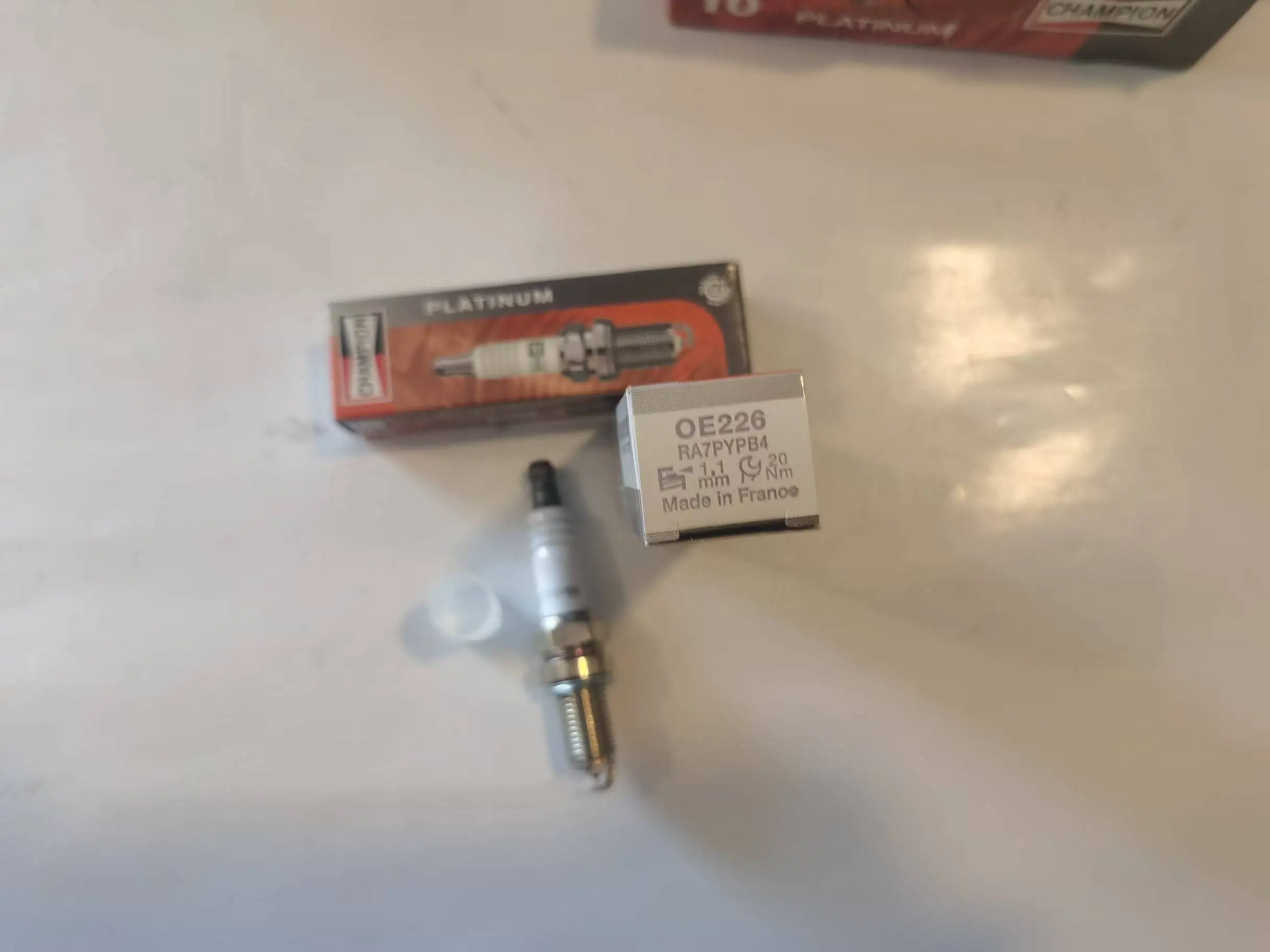 4 PCS CHAMPION Platinum RA7PYPB4 SPARK PLUG FOR Chevrolet AVEO/GM 1.0/1.3/1.5L