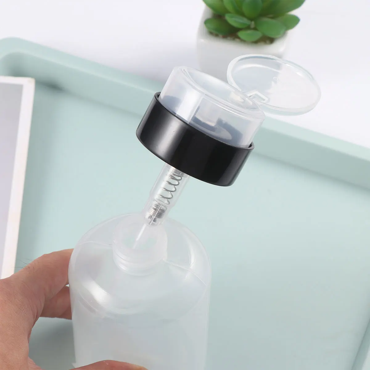 

5pcs Nail Polish Remover Press Bottle Airless Pump Bottles Liquid Storage Leakproof Alcohol Subpackage Travel Size 210ml Safe