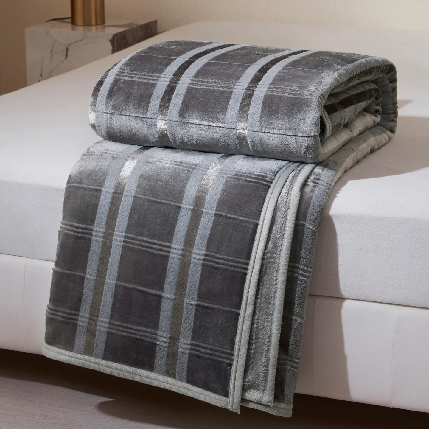 2026 New Jacquard Gold Velvet Blanket Multi Functional Throw Comfortable Breathable Warm Suitable For All Seasons