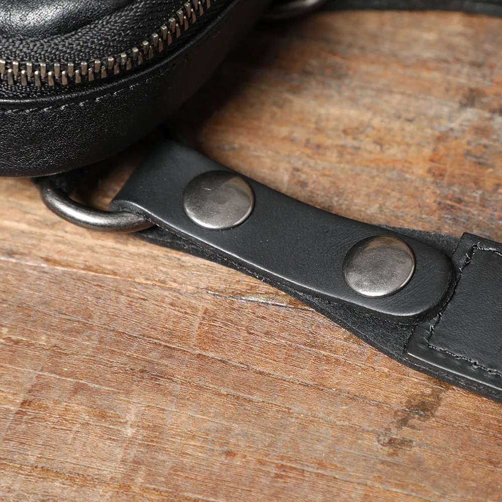 S.WORKER Mini-Umhängetasche aus Vollnarbenleder für Herren, Echtleder-Mode-Umhängetasche für Handy und Schlüssel – Detail 15