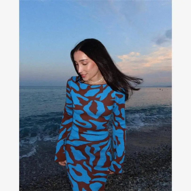 니트 롱 드레스 라운드 넥 벨 슬리브 자수 슬림핏 맥시 드레스 가을 겨울 패션 엘레 슬레 여성 드레스