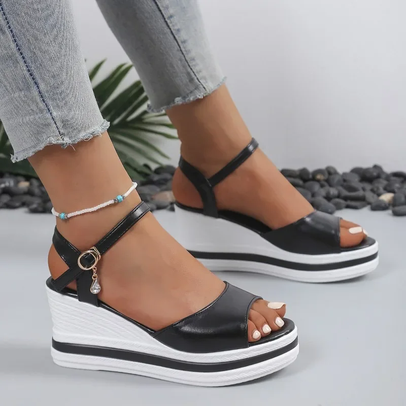 2025 موضة صنادل عالية الكعب الفتيات الصيف منصة جديدة المفتوحة تو أسافين كعب الصنادل البيضاء الساخن أسافين أحذية خفيفة للسيدات