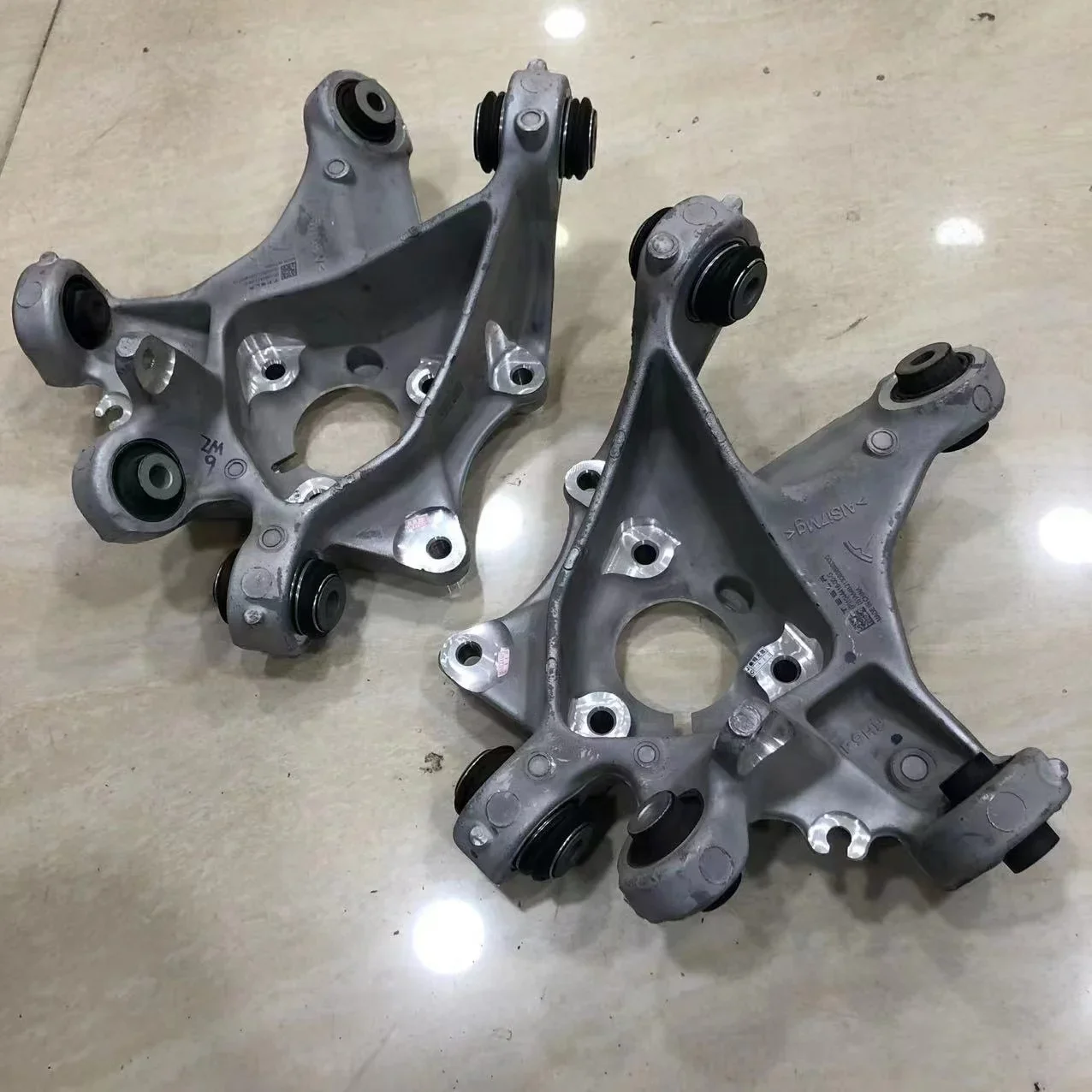 Traseira Direita Esquerda Direção Knuckle, OEM Part, de alta qualidade, adequado para Tesla Model 3, 1044416, 1044411