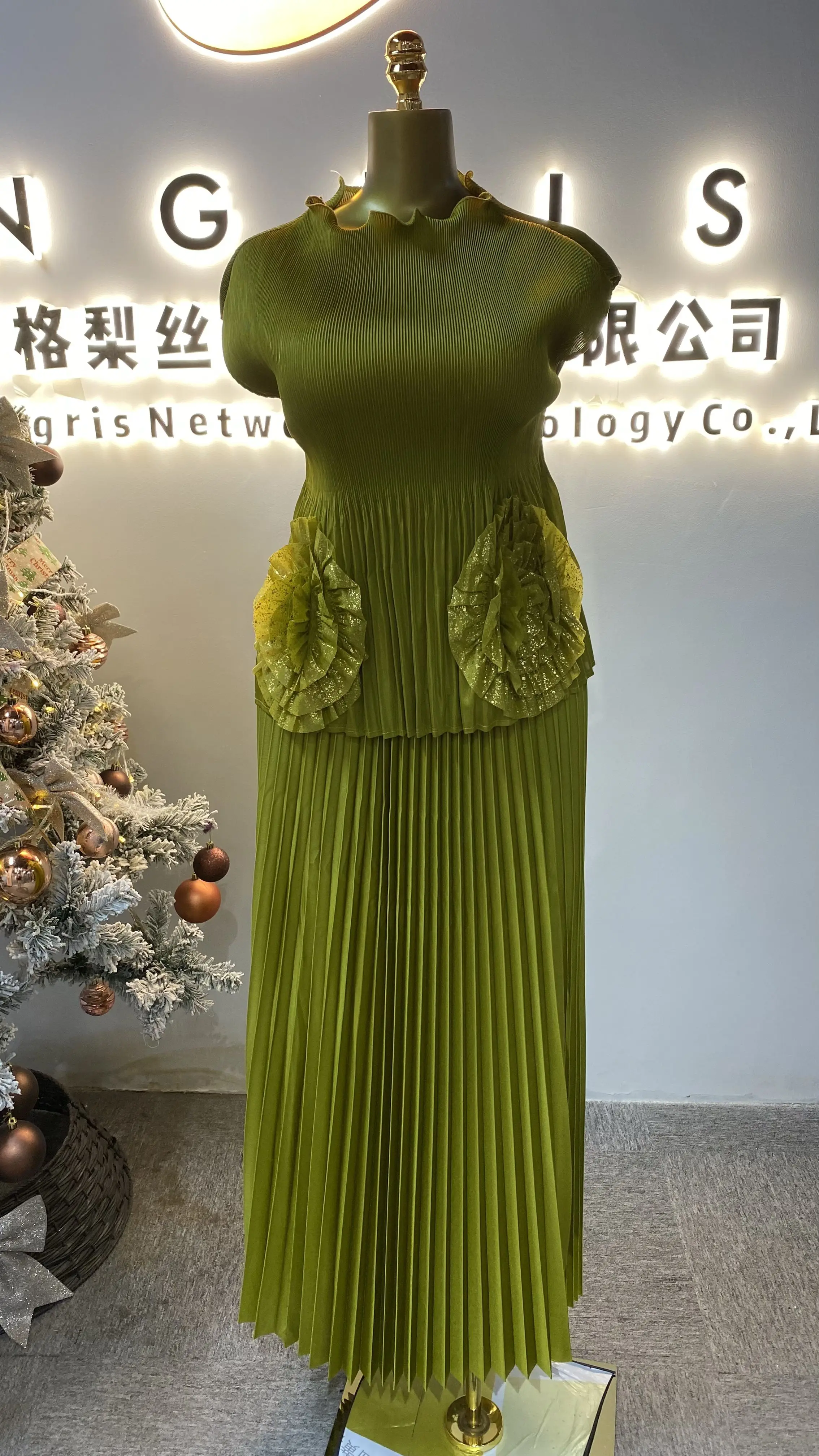 2025 New Style Pleated Women's Loose-fitting Fashionable Two-Piece Floral Dress-GZXX067