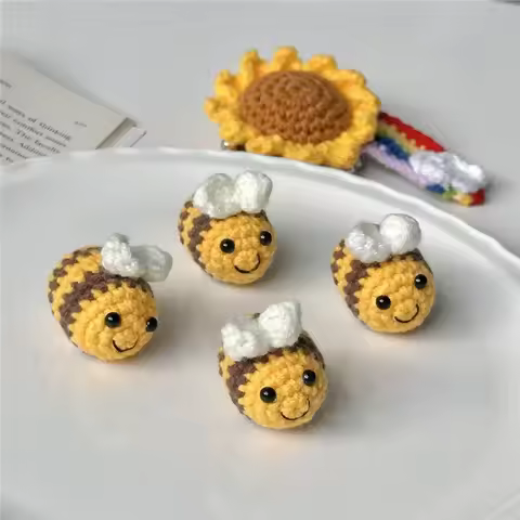 5PCS Crochet Bees Keychain Set &ndash; Handmade Knitted Keyrings, Cute Car Key Charms &amp; Handbag Pendants, Perfect DIY Gift Idea!