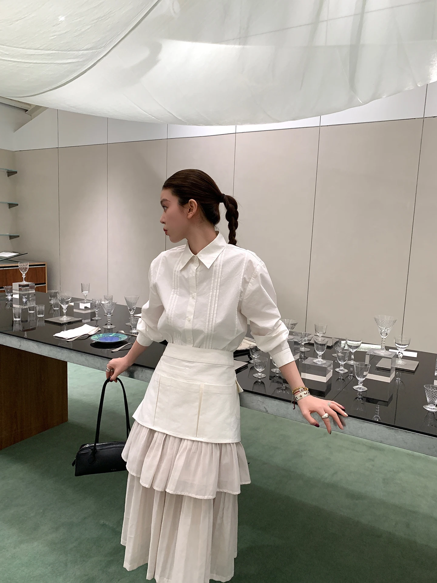 

Le Rouge Chiffon Shirt with Pleats Turn-down Collar Multiple Pockets Belted Waist Apron Set Vintage Straight Cotton Long Sleeve