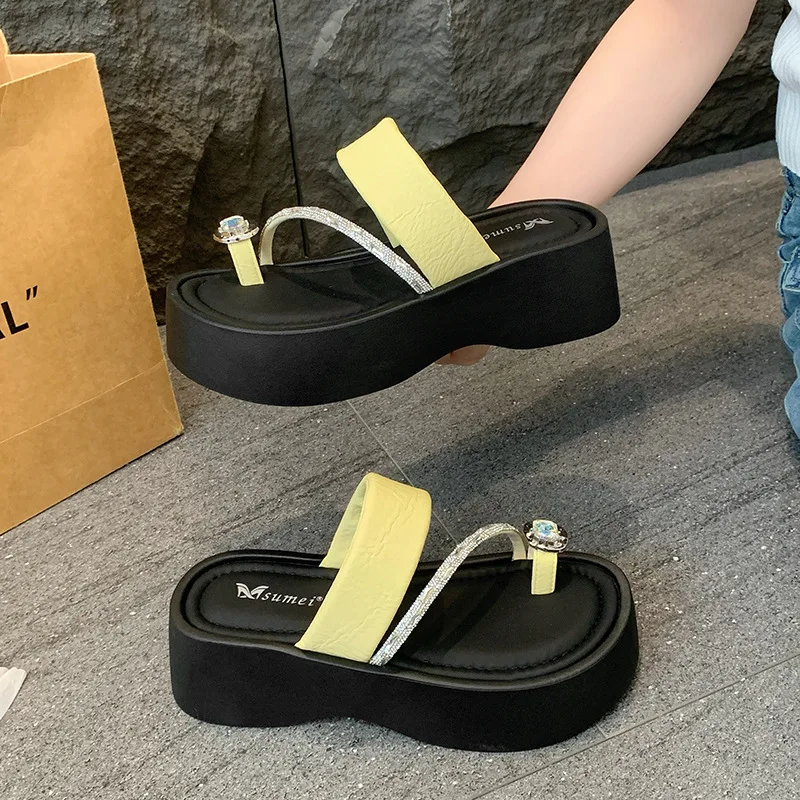 

Женские босоножки на толстом каблуке в римском стиле, корейская версия, летняя уличная одежда, пляжные новые модные тапочки без шнуровки Sensation Word