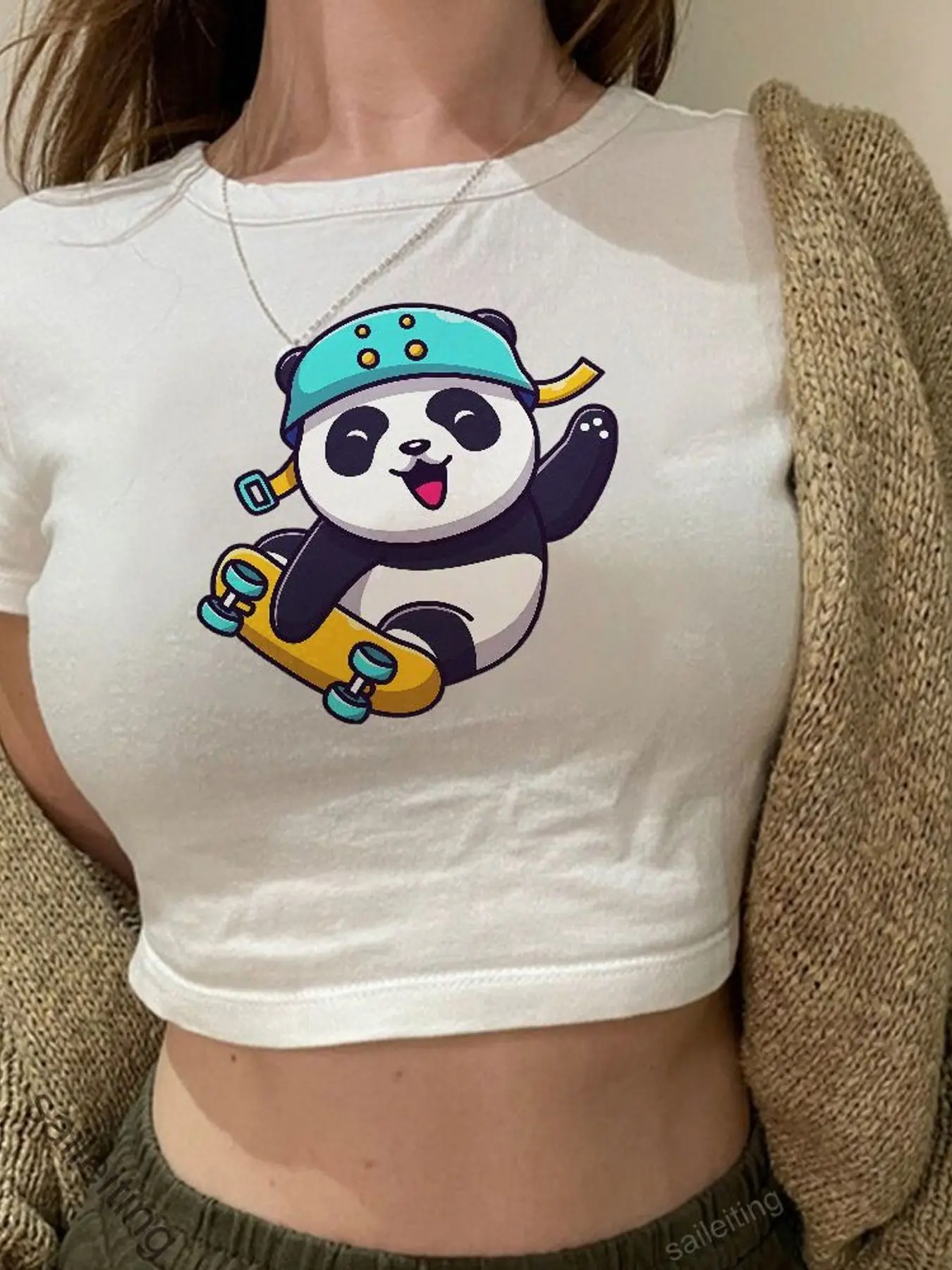 Women's Cute Panda Skateboard Print Crop Top Short Sleeve Streetwear T-Shirt Harajuku Style Cartoon Graphic Summer Fashion Te