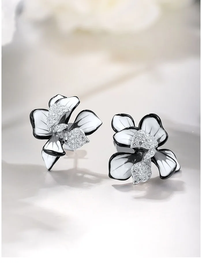 SANTUZZA Ohrstecker aus reinem 925er Sterlingsilber für Damen, funkelnde lila & weiße Emaille-Blume, schicker Hochzeitsschmuck, edler Partyschmuck. – Detail 1
