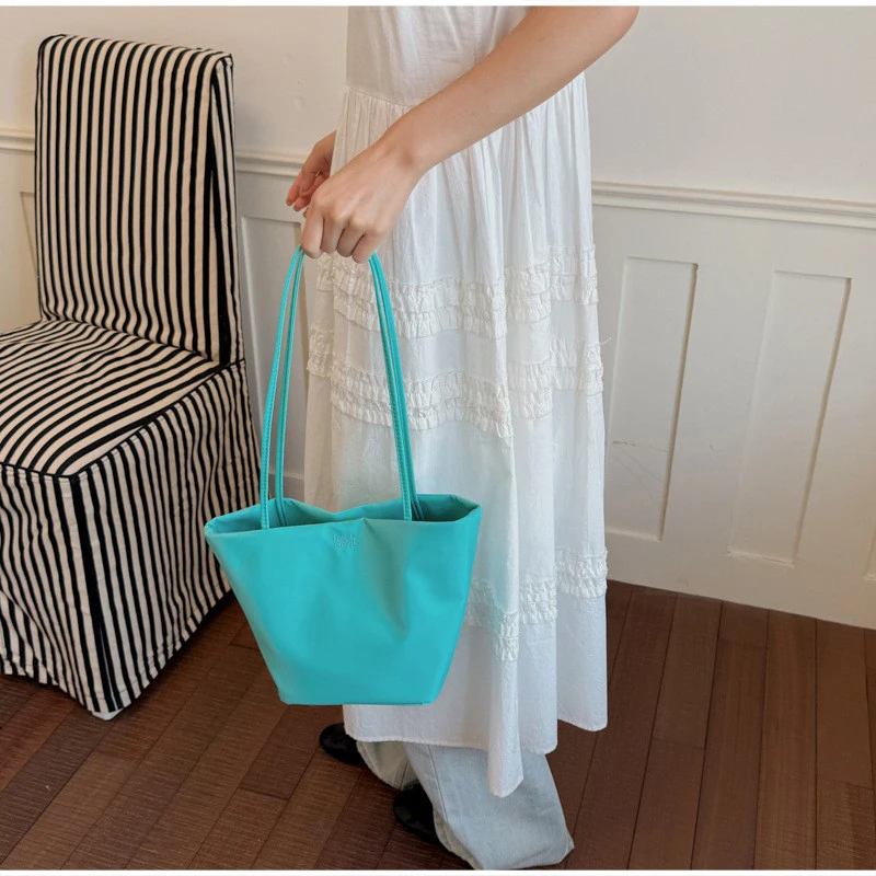 Trapezförmige Schultertasche mit langem Griff, Damen-Handtasche mit großem Fassungsvermögen, minimalistische einfarbige Tragetasche, Vintage-Arbeitstasche für den Arbeitsweg – Detail 12
