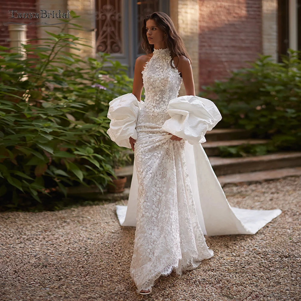 Meerjungfrau-Hochzeitskleid mit hohem Kragen und luxuriösem bedrucktem Satin-Umhang, rückenfreie verträumte Brautkleider DW1077