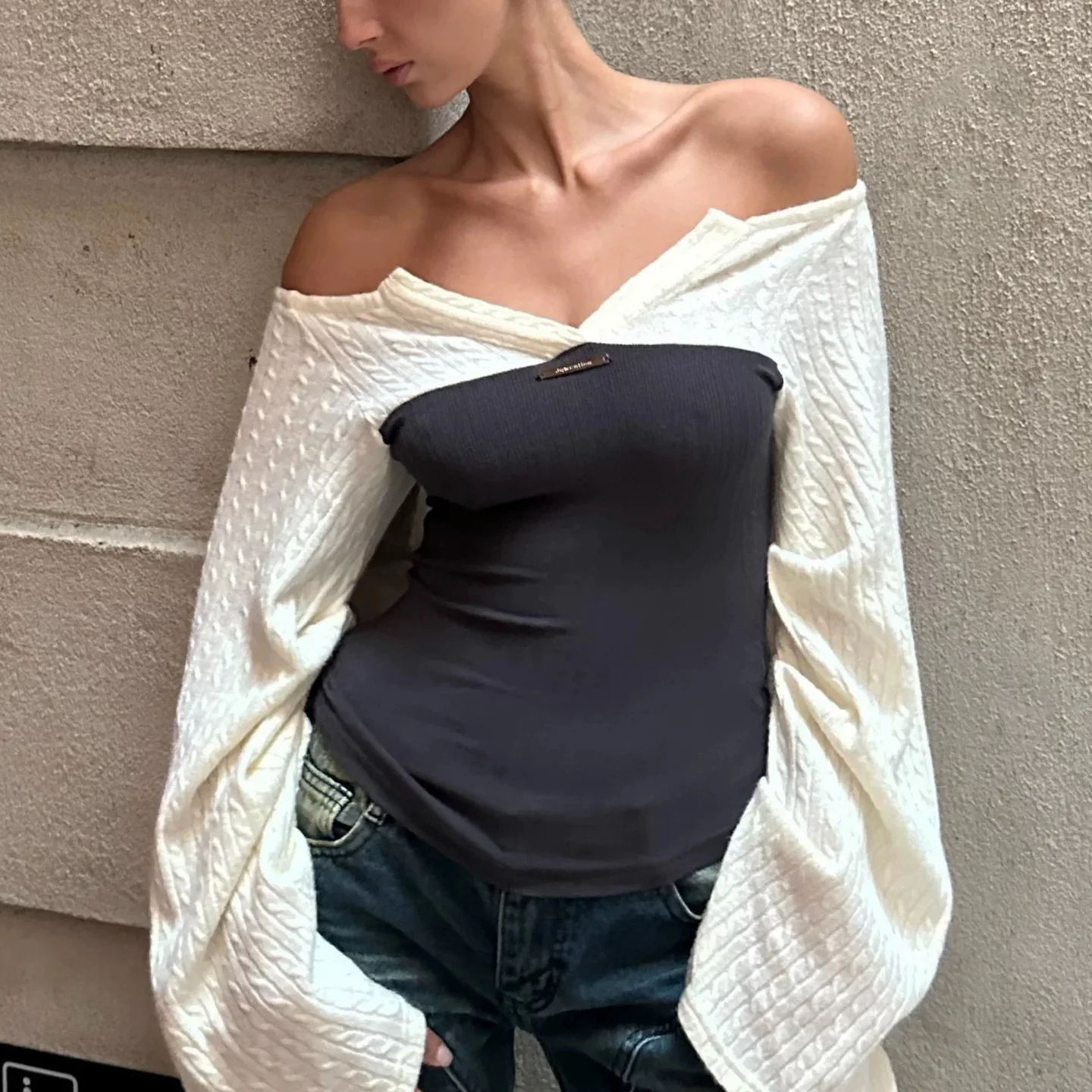 Prawe ramiona, proste ramiona, kontrastowe kolory, delikatne i cienkie, dzianinowy top, nowy styl 2025