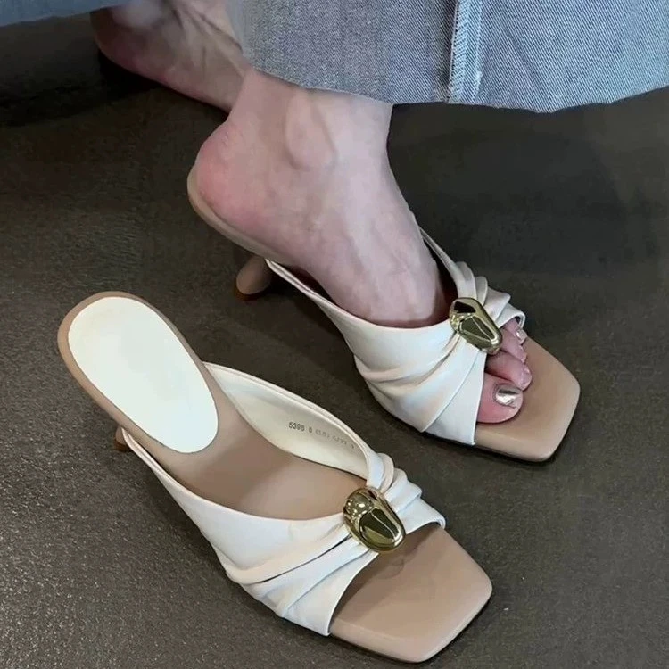 French Women's Mid Heeled Slippers Fashion Elegant Summer Designer Luxury Metal Buckles Ladies Pleated Open Toe Sandals