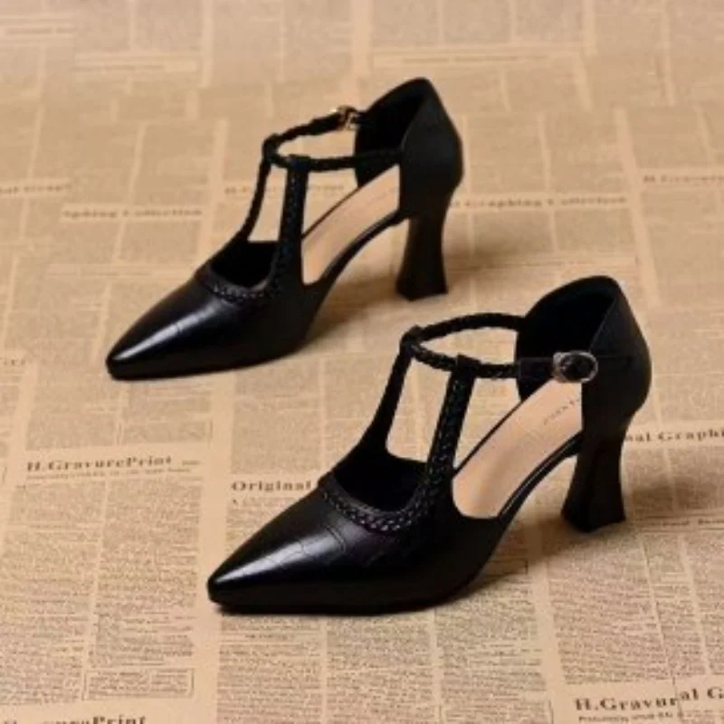 Women Flats Pointed Toe Cutout T-Strap Woven Sandals Elegant Buckle Chic Daily Shoes