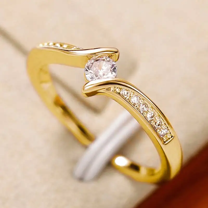Huitan Schlichter, vielseitiger Damenring im minimalistischen Stil mit glänzendem, rundem CZ-Stein, elegantes Hochzeits- und Verlobungs-Accessoires, Schmuck für Damen