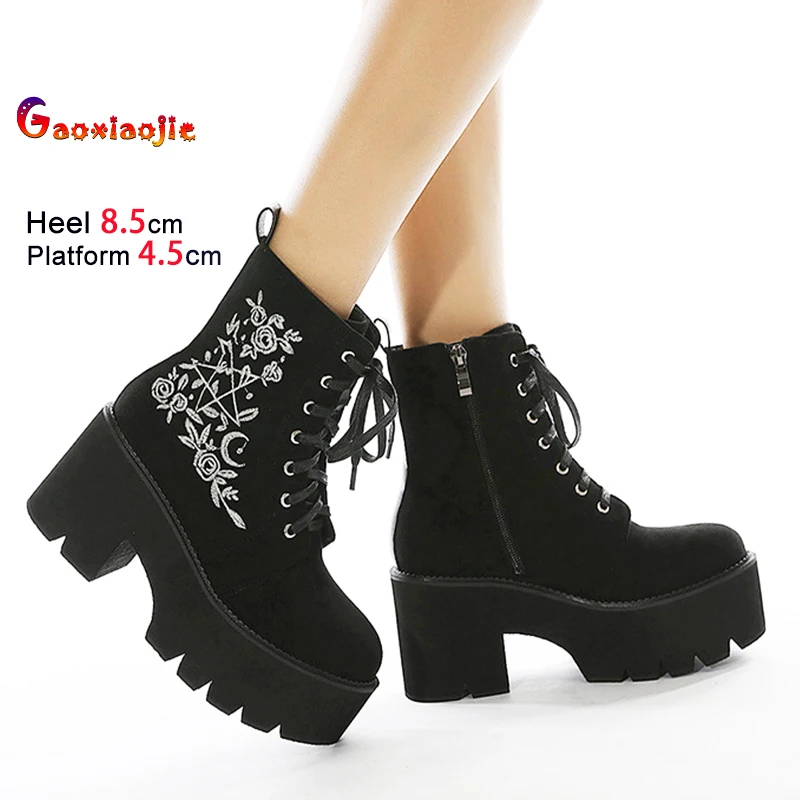 

Осенне-зимние женские ботильоны на шнуровке, черная замшевая повседневная обувь на массивном каблуке 8,5 см, модные нескользящие ботинки на платформе с вышивкой