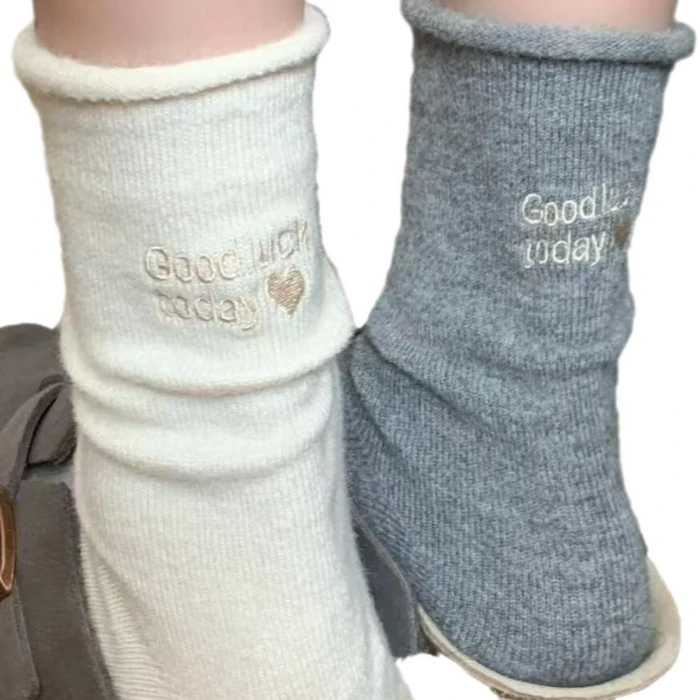 Calcetines de Cachemira de media pantorrilla con letras bordadas, calcetines apilados coreanos, calcetines gruesos de algodón japonés para otoño e invierno