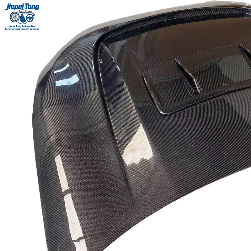 Suitable for Lynk & Co 03 03+ fiber modification, replacement-style installation of a genuine carbon car hood