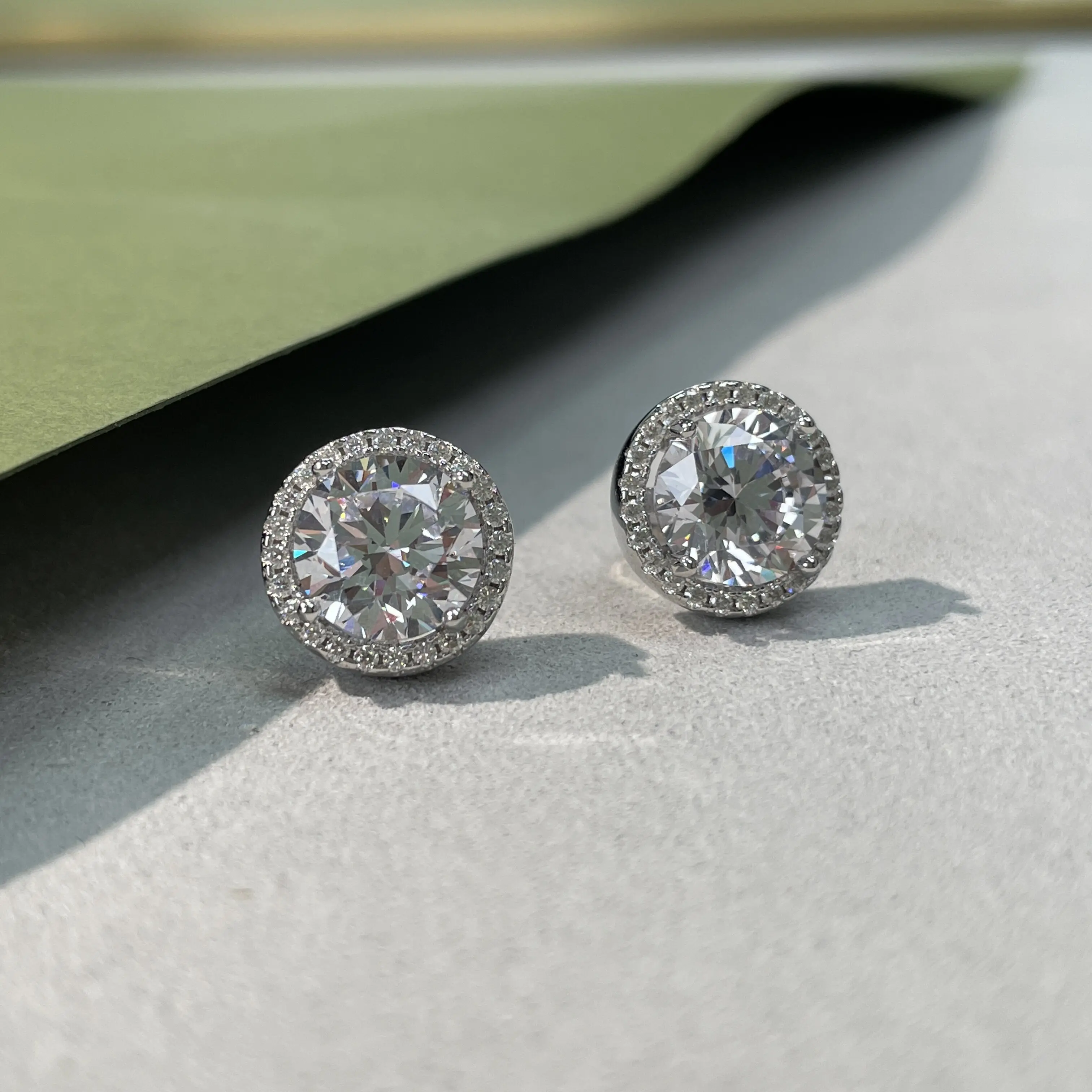 Серьги-гвоздики из стерлингового серебра S925 с выращенными высокоуглеродистыми бриллиантами 3 карата, огранка «восемь сердец, восемь стрел», круглые, элегантный подарок