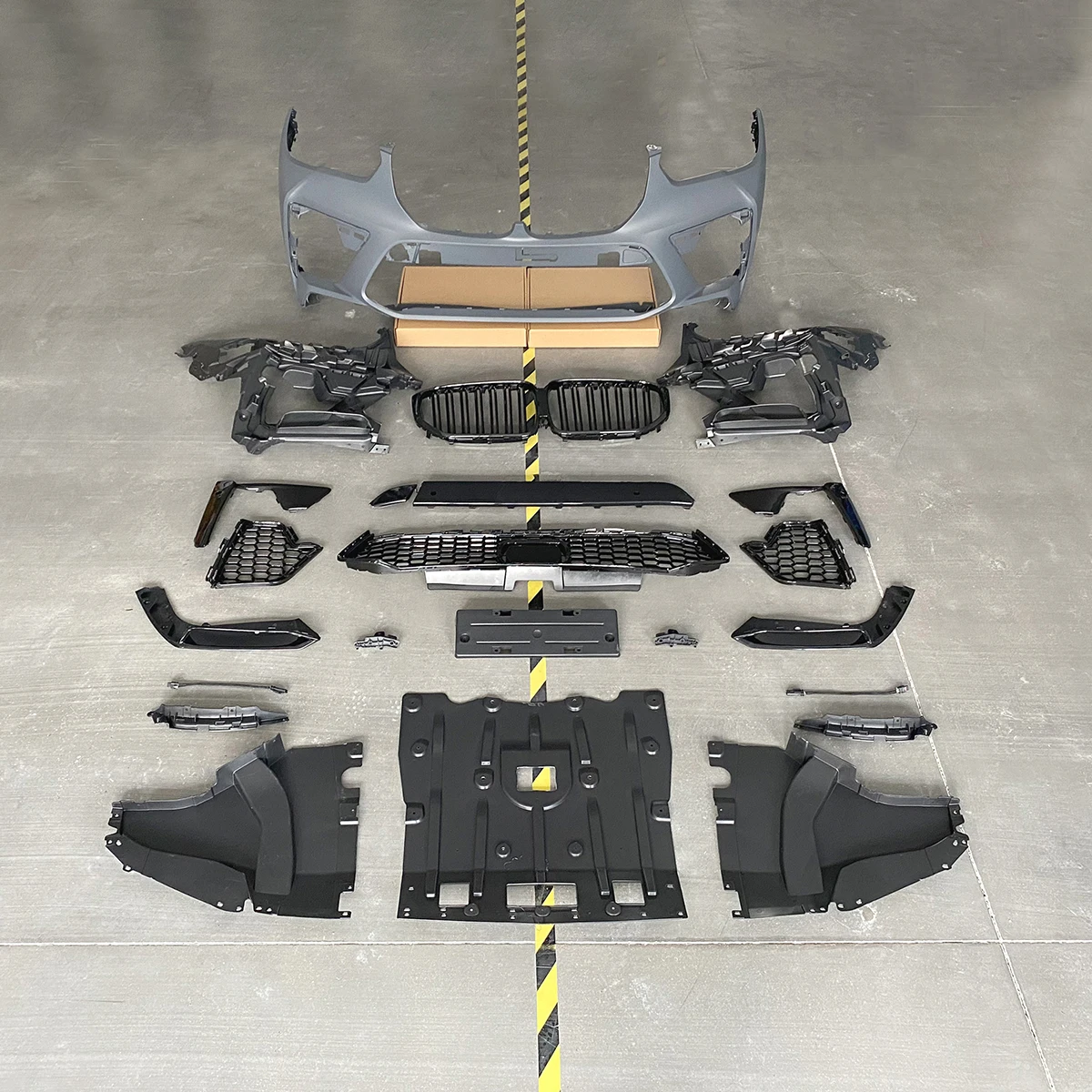 

Body kit include grille front rear bumper body kit assembly for BMW X5 G05 2019-2022 upgrade to X5M style.
