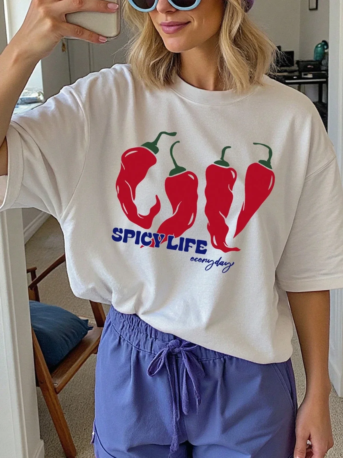 Camiseta con estampado de chili y pimienta con letras de vida picante para mujer, Top informal con cuello redondo, camiseta con patrón de plantas para todas las estaciones, camisetas gráficas