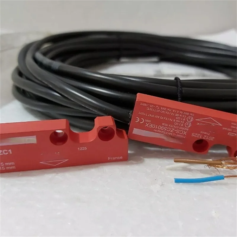 Brand New XCSDMC59010 Short Magnetic Safety Switch Cable 10 M New In Stock