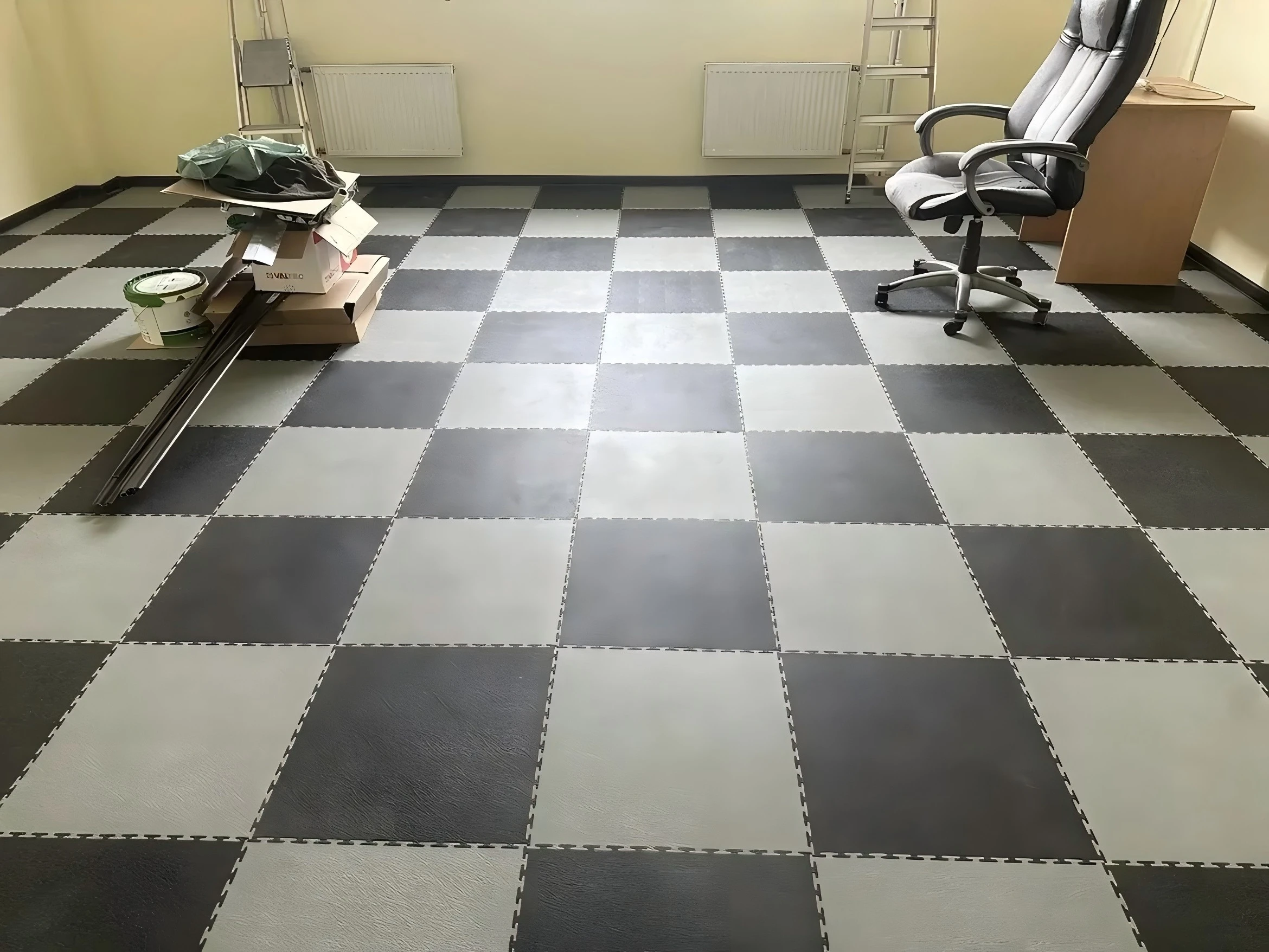 PVC Garage Floor Tiles Interlocking Flooring Waterproof Wear Resistant Corrosion Resistant Heavy Duty Garage Tiles High Load
