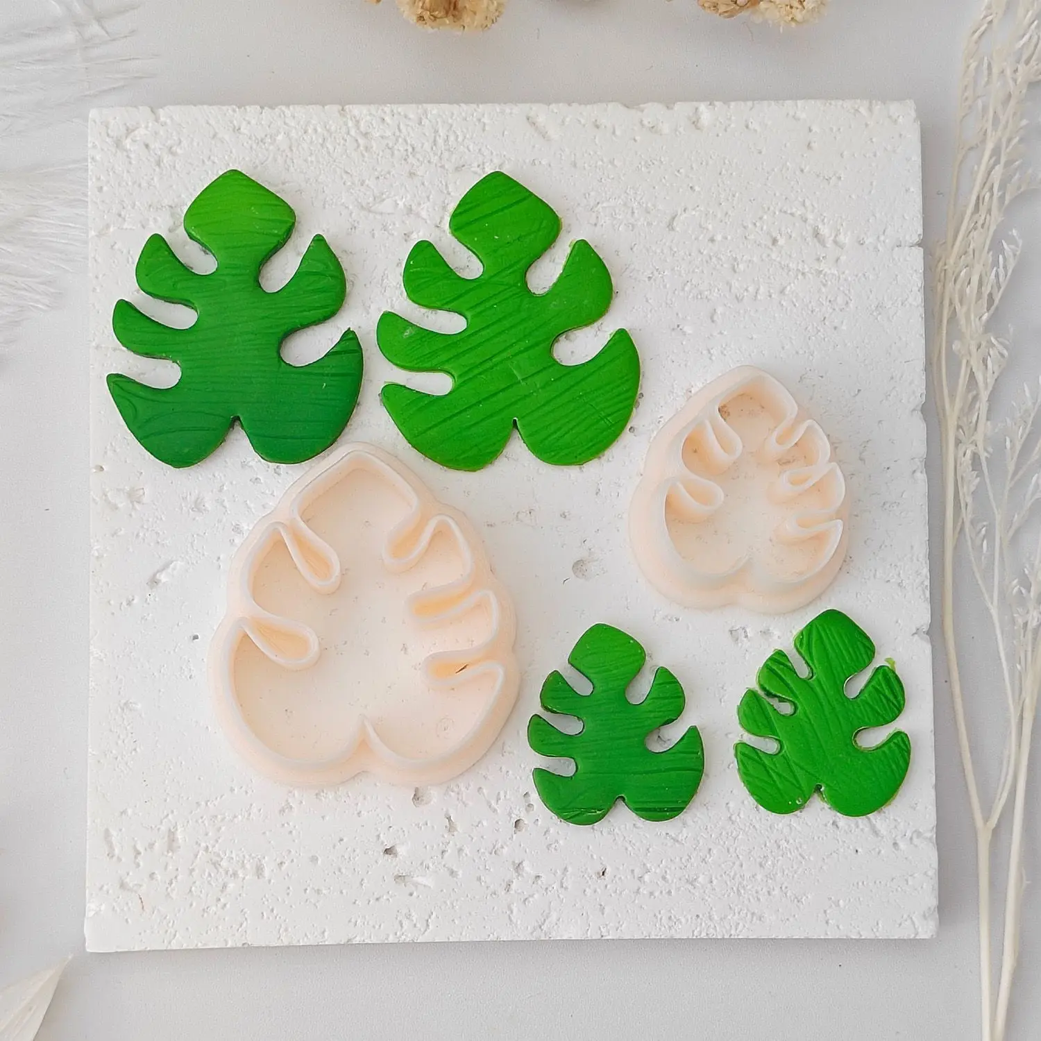 

Миниатюрный лист Monstera Deliciosa, резак для полимерной глины, мягкая керамическая форма для резки, ювелирные изделия, кулон, инструмент ручной работы