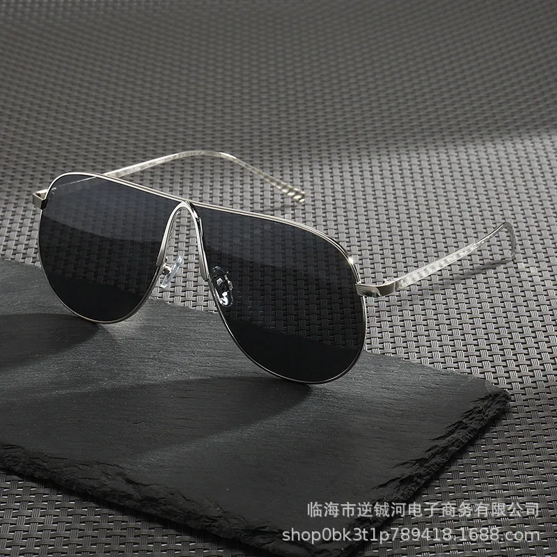 

2026 Oversized Aviator Sunglasses Unisex Retro Metal UV400 Anti-UV Driving Slimming Shades