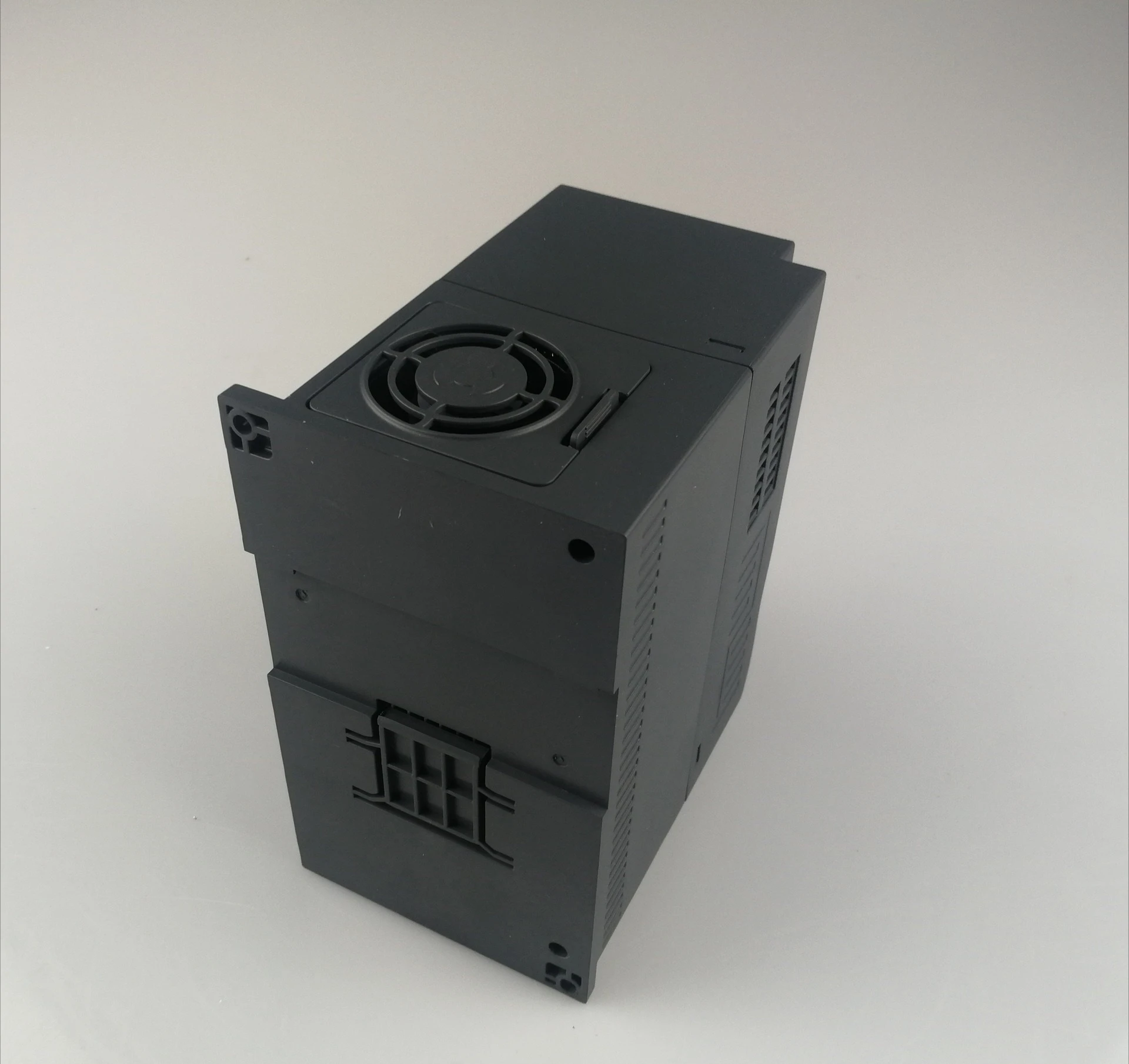 3.0KW VFD Variable Frequency Drive Single Phase 220V Input 3‑Phase Output Motor Speed Controller for Spindle CNC Machine