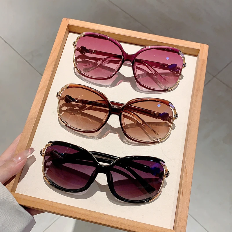 KAMMPT Stylish Red Trends Shades Flower Chain Design Decoration Women\'s Sunglasses Outdoor Driving Hiking Ladies Sun Glasses