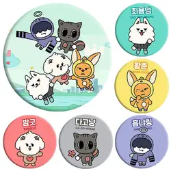 KPOP Yeonjun Soobin Beomgyu Cartoon Figure latta Badge Pins Hueningkai Taehyun spille specchio portachiavi fan accessori borsa