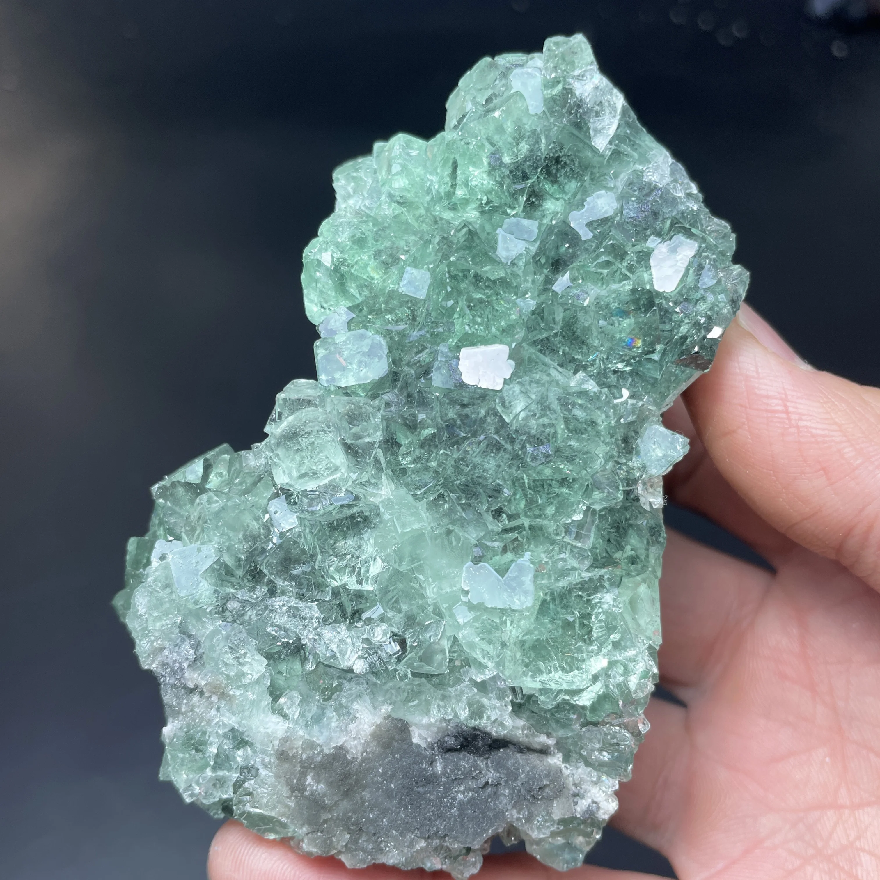 Natural Xianghualing Green Fluorite Mineral Specimen Crystal Quartz Cluster Rock Gift Healing Stone（Slight damage）XH1-18