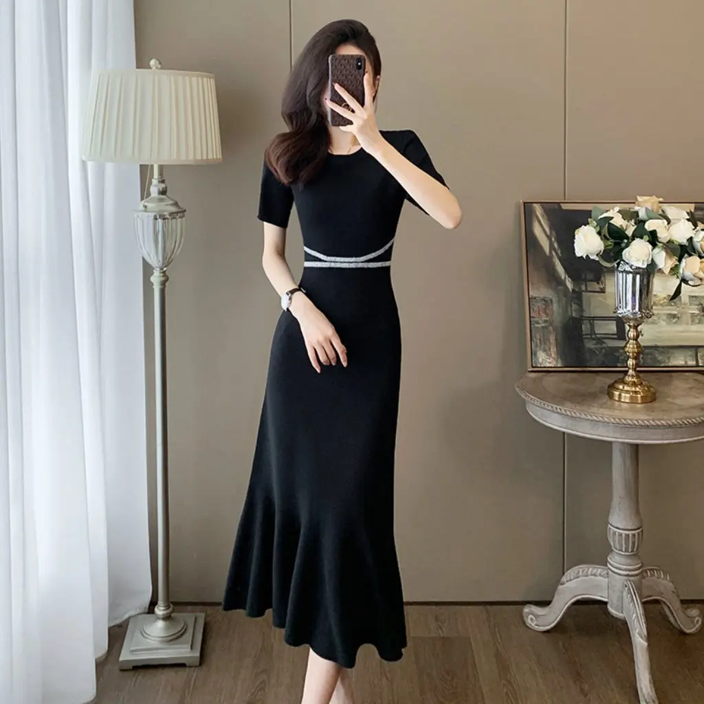 Xiaoxiangfeng Vestido de punto de seda de hielo para mujer de trece líneas por encima de la rodilla Falda larga de cola de pez negra a la cadera Vestido de verano
