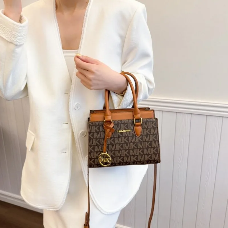 

Trendy Maillard Style Shopping Bag Shoulder Bags Underarm Stylish Crossbody Portable Female Bag During A Shopping Spree