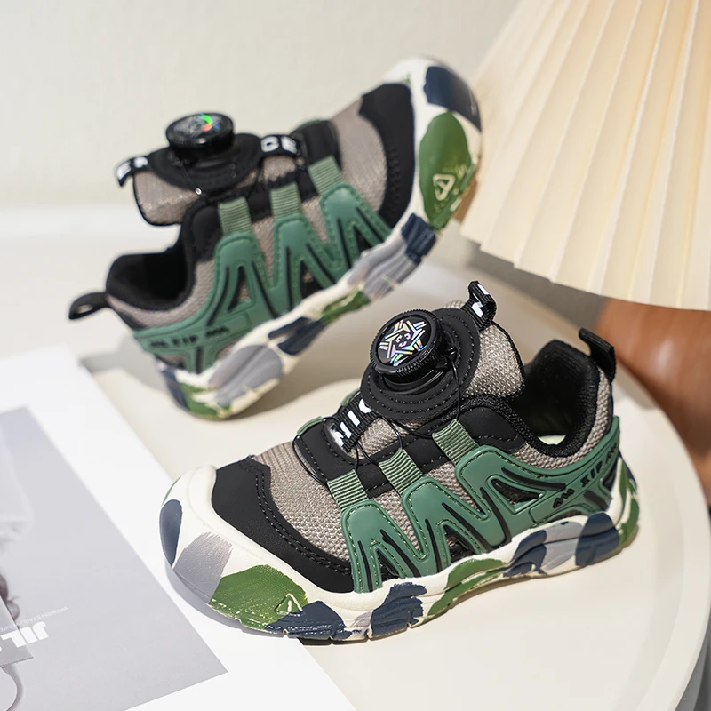 

2025 НОВАЯ простая и популярная модная спортивная обувь для мальчиков и девочек, детские кроссовки для малышей, мягкая детская весенне-осенняя повседневная обувь на плоской подошве